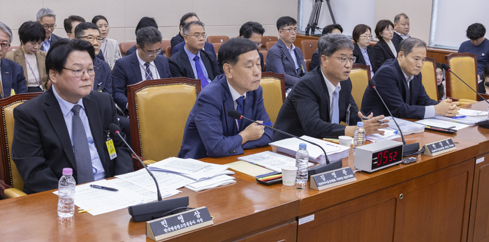 [국감] 여 “尹 책임” vs 야 “李 무능”…이틀째 고성 공방전