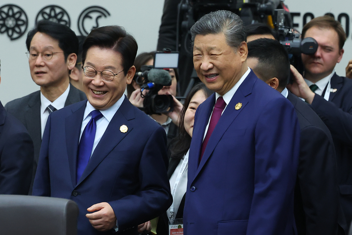 李, APEC 정상 릴레이 영접…‘황남빵 외교’로 첫날 화제