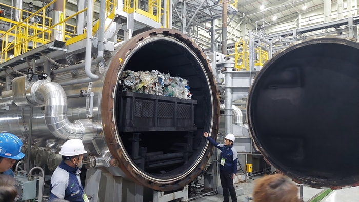 도시유전 “폐비닐·폐플라스틱이 24시간만에 고품질 나프타로”