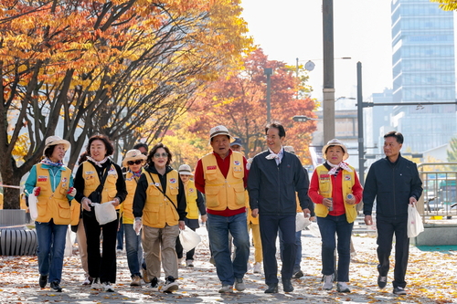이동환 고양특례시장 1일 '지구를 살리자' 적십자회원 걷기대회 동참.