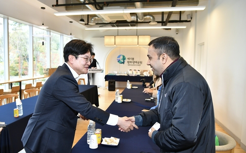 김병수 김포시장 10월31일 7개국 대표 외신들과 애기봉평화생태공원과 접경지 안보관광을 주제로 간담회 개최