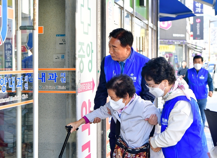 장성군, 어르신 모시고 병원 간다… '병원 동행 서비스' 시행