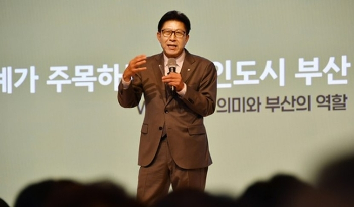 박형준 부산시장이 3일 “'모든 직원이 디자이너'라는 슬로건 아래, 디자인적 사고(Design Thinking)를 행정에 접목해야 시민이 체감하는 변화를 만들 수
