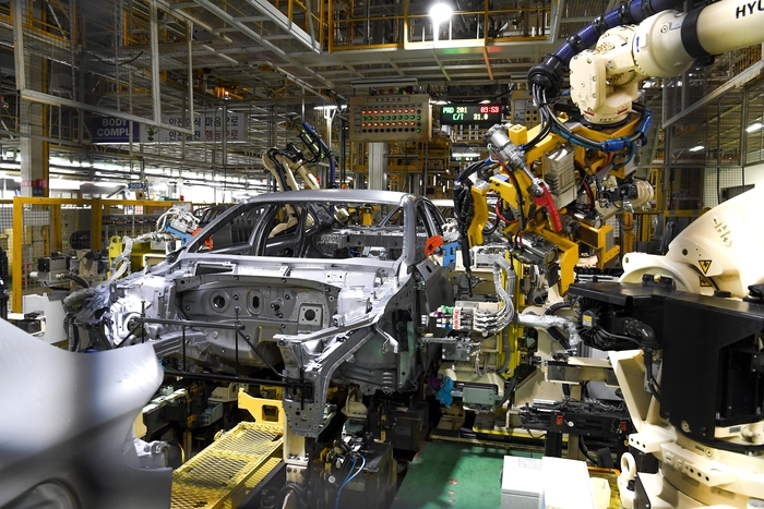 완성차 지난달 판매 전년 比 감소세···KGM 나홀로 성장