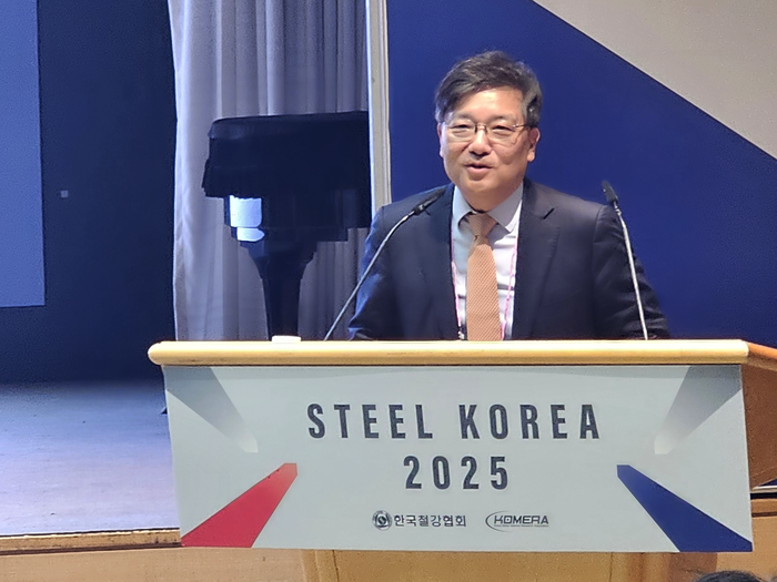 권남훈 산업연구원장이 한국철강협회가 주최한 '글로벌 전환기 철강 산업의 대응 방안' 세미나에서 기조 연설을 하는 모습. 사진=박규빈 기자