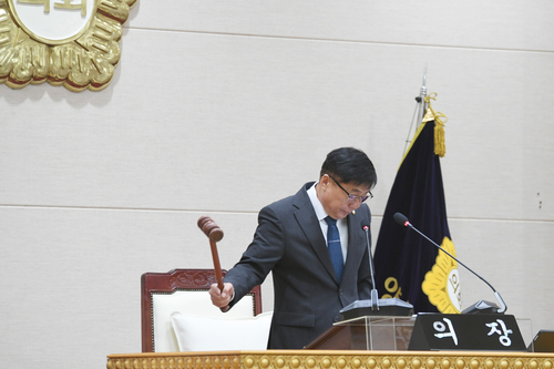 윤창철 양주시의회 의장 제382회 임시회 제1차 본회의 주재