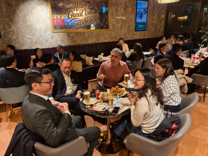 글로벌 이목 집중된 ‘K-치킨’…“물 들어올 때 노 젓자”