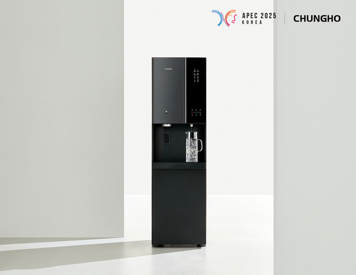 청호나이스가 CJ올리브영 주요 점포에 공급하는 대용량 얼음정수기 '슈퍼 아이스트리' 모델. 사진=청호나이스