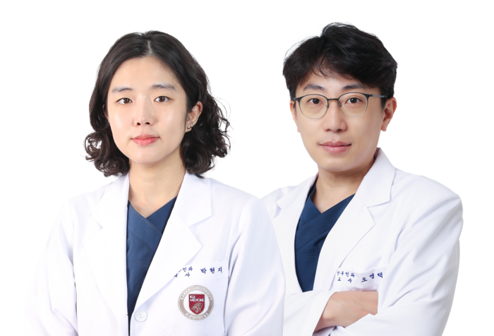 (왼쪽부터)산부인과 박현지 전공의, 오영택 교수