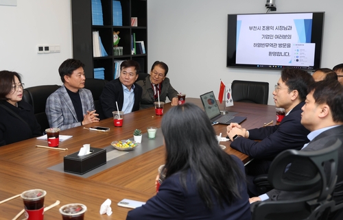 조용익 부천시장(윗줄 왼쪽 두번째) 하얼빈 코트라무역관 방문