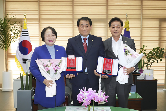 안동시의회 권기윤·정복순 의원, 경북 의정봉사대상 수상