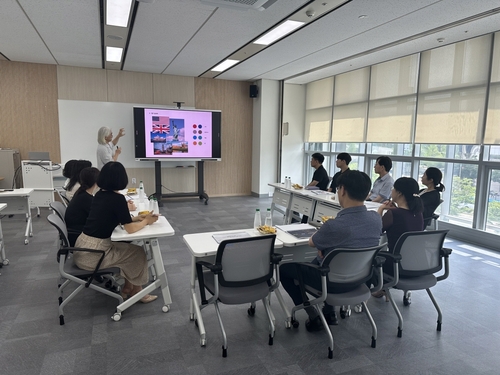 고양영어도서관 디자인 개발 중간보고회 현장