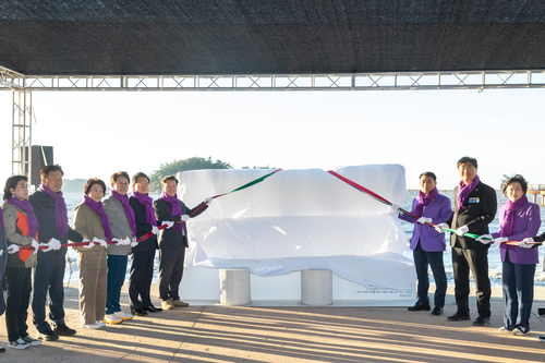 광명시 10일 전라남도 신안군 자은면 할미도에서 '광명의 섬' 선포식과 상징 조형물 제막식 개최