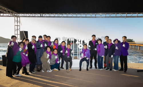 광명시 10일 전라남도 신안군 자은면 할미도에서 '광명의 섬' 선포식과 상징 조형물 제막식 개최