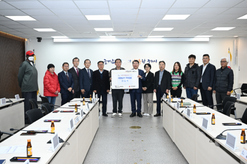 시민-기관-단체 10일 어려운 이웃을 위한 기부금품 구리시에 전달