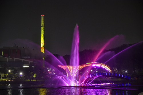 올해 6월 공공예술작품으로 재탄생한 김포한강자원화센터 굴뚝 야외공연