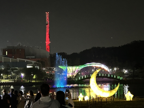 올해 6월 공공예술작품으로 재탄생한 김포한강자원화센터 굴뚝 야외공연