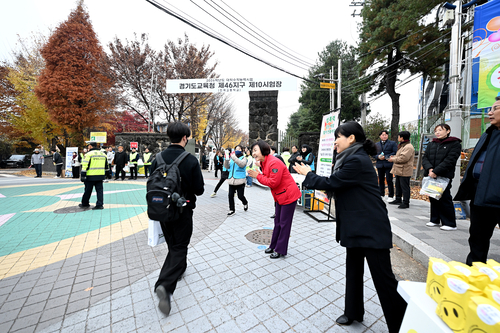 연천군의회 13일 전곡고등학교 정문 앞에서 2026학년도 대학수학능력시험 수험생 격려 캠페인 진행