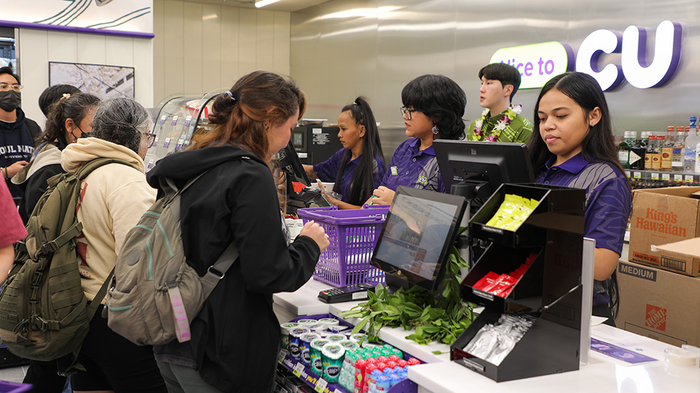 지난 12일 미국 하와이 호놀룰루시 다운타운 오피스가에서 문을 연 편의점 CU 다운타운점 내부 전경. 사진=BGF리테일