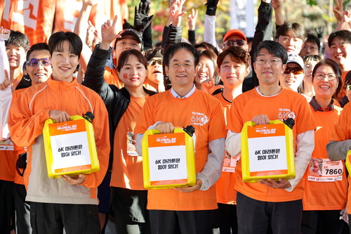 이동환 고양특례시장(가운데) 15일 '2025 Global 6K for Water마라톤 고양' 참여