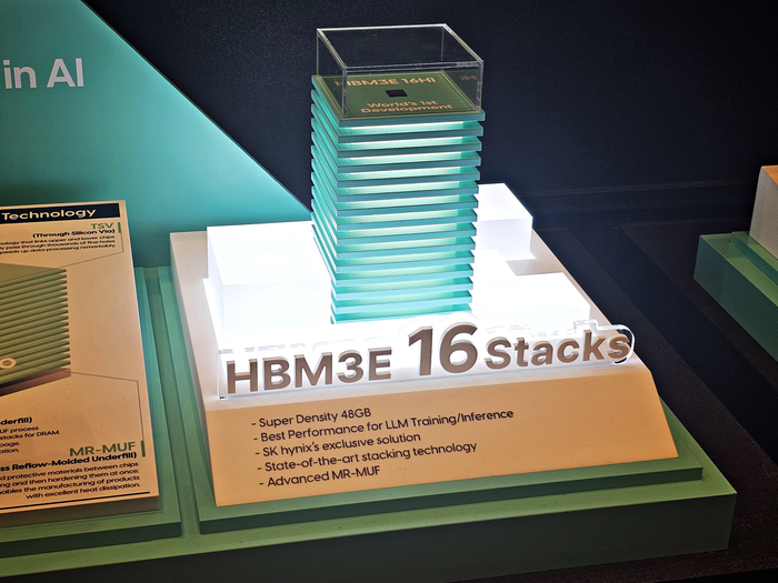 SK하이닉스의 16단 HBM 제품 HBM3E 모형. 사진=박규빈 기자