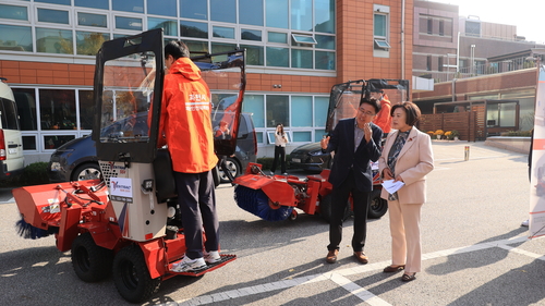 신계용 과천시장(우) 13일 '2025년 겨울철 대설 대비 현장 교육-훈련' 주재