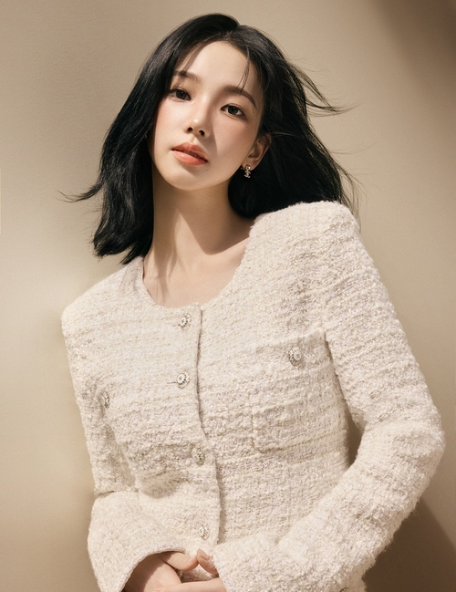 카리나, 샤넬 뷰티 앰버서더로서 첫 화보 눈길