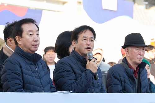 이동환 고양특례시장(가운데) 16일 '2025년 손기정 평화마라톤대회' 주재