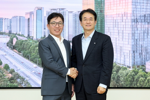 이동환 고양특례시장-김유원 네이버클라우드 대표이사(왼쪽)