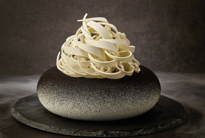 서울신라호텔의 50만원짜리 '더 파이니스트 럭셔리' 케이크. 사진=호텔신라