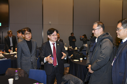 김병수 김포시장(왼쪽 두번째) 18일 '2025 UAM산업 육성 전략 포럼, 시즌2' 참석