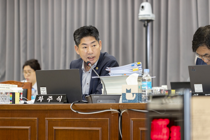 “성과 없는 연구회·형식적 정책평가