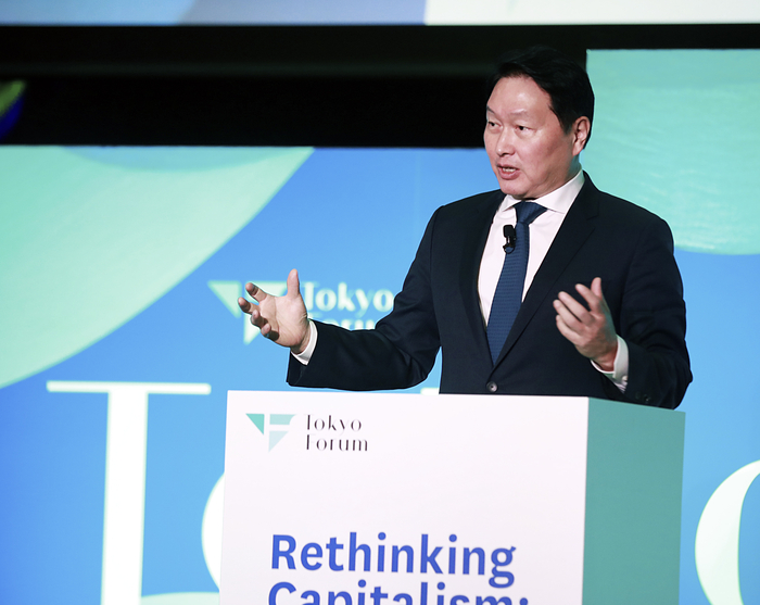 최태원 SK그룹 회장이 21일(현지시각) 일본 도쿄대 야스다 강당에서 개최된 '도쿄포럼2025'에서 개회사를 하고 있다.