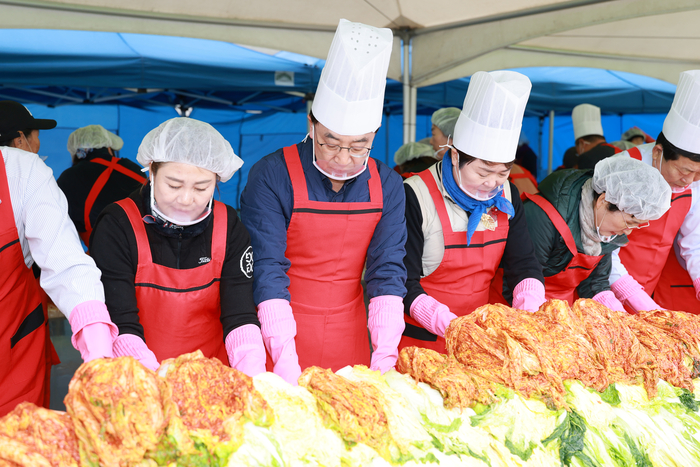 김태균 의장, 김장김치 담그기 나눔 봉사 실천