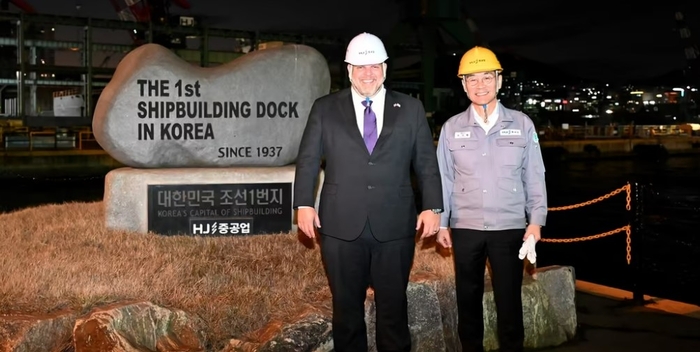 항공우주와 방위산업 제조업과 공급망 자문 분야 전문가인 알렉스 크루츠 상무부 부차관보 등 미 대표단은 지난 11일 영도조선소를 방문했다.