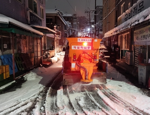 부천시 결빙취약구간 제설차 투입