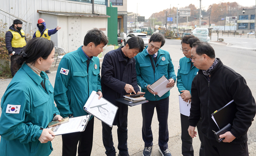 하남시의회 도시건설위원회 2025년 행정사무감사 앞두고 초이동 소재 쿠팡 퀵플렉스 사업장 진입로 안전 조치 확인