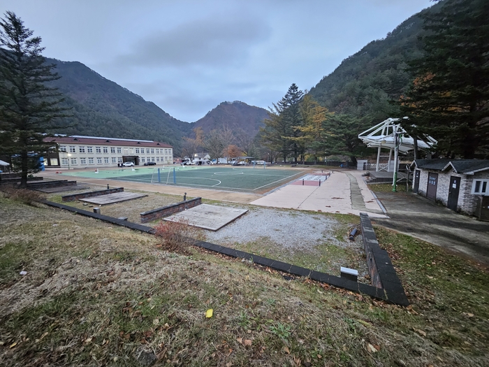 폐교가 관광자원으로, 봉화열목어마을