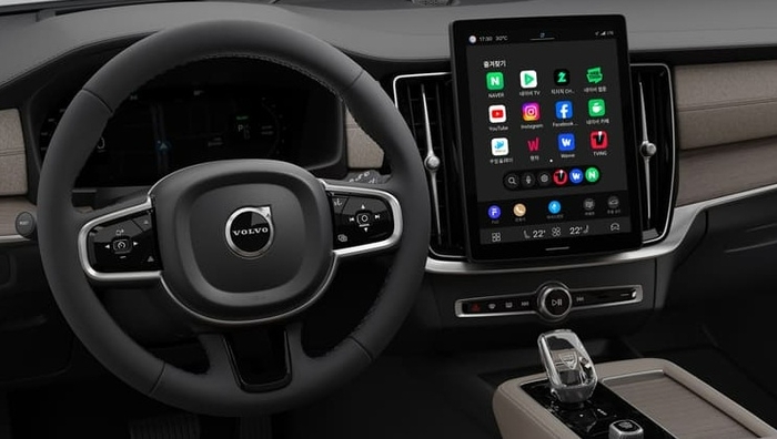 볼보 플래그십 세단 S90