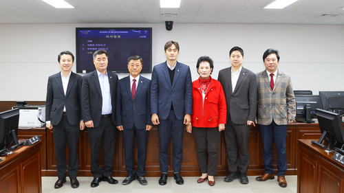 제300회 안산시의회 제2차 정례회 예산결산특별위원회 송바우나 유재수 김재국 선현우 이진분 최찬규 한갑수 위원(왼쪽부터)