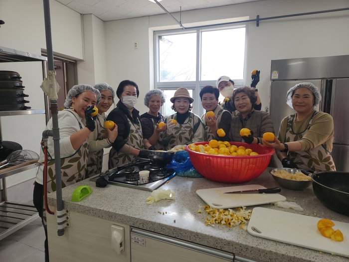 진도군여성단체협의회, '유자청 나눔 봉사활동' 펼쳐