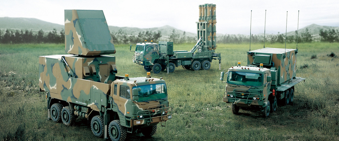 교전 통제소와 다기능 레이다, 수직 발사대로 구성된 '천궁-II' 무기 체계. 사진=LIG넥스원 제공