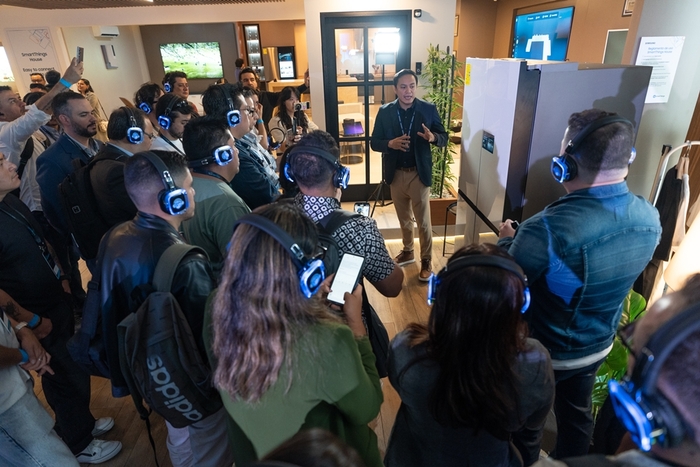 지난 6월 멕시코 멕시코시티에서 진행된 '삼성전자 2025 중남미 테크세미나'에서 참석자들이 '비스포크 AI 가전' 신제품에 대한 설명을 듣고 있다.