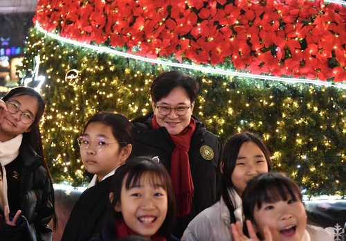 김포시 25일 구래동 문화의거리에서 성탄 트리 점등식 개최