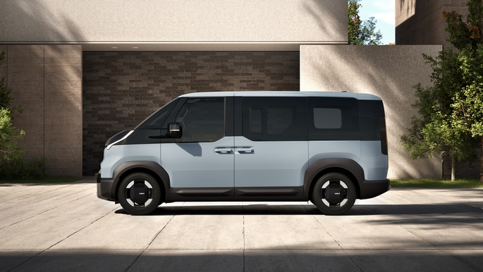 탑기어 '올해의 패밀리카'와 솔루트랜스 '2026 세계 올해의 밴'을 수상한 더 기아 PV5.