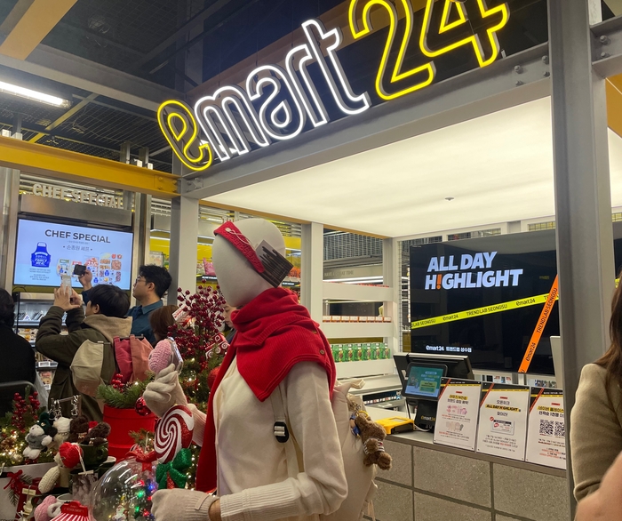 27일 방문한 이마트24 트렌드랩 성수점 내부 '브랜드팝업존'. 사진=조하니 기자