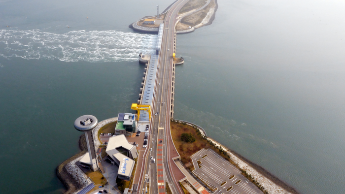 시화호조력발전소 전경. 한국수자원공사