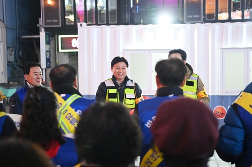 조용익 부천시장 25일 시민대책위원회 가두캠페인에 감사인사 전달