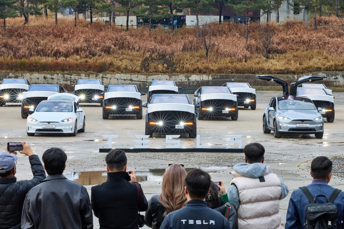 27일 서울 마포구 문화비축기지에서 테슬라 사이버트럭 인도 행사가 진행됐다.