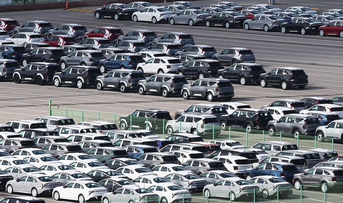 수출 기다리는 자동차